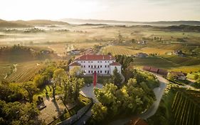 Vila Vipolze - Rooms & J. Suites